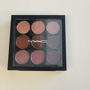 MAC mini eyeshadow palette